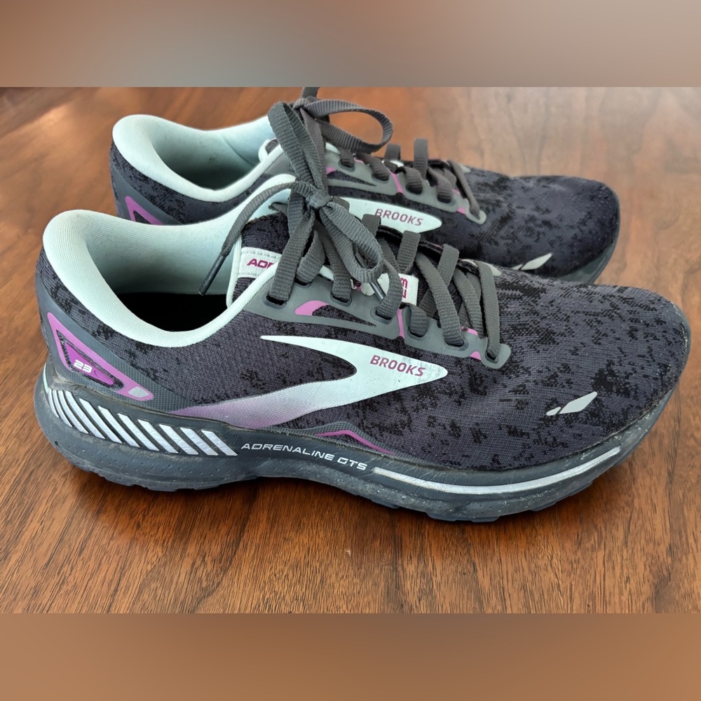 Brooks Adrenaline GTS in black and purple sz 8.5
